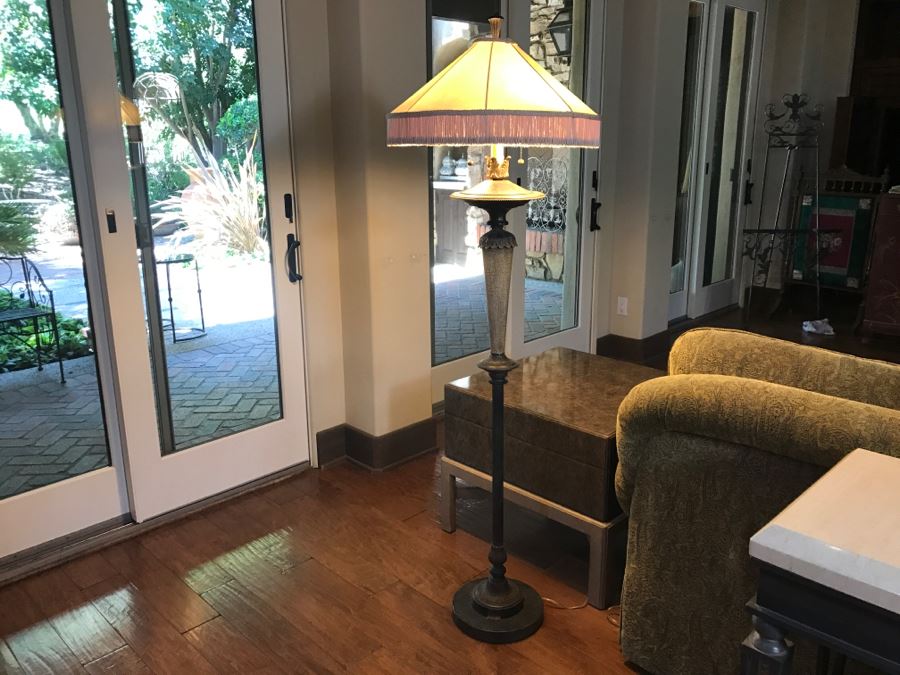 Metal Base Floor Lamp [Photo 2]