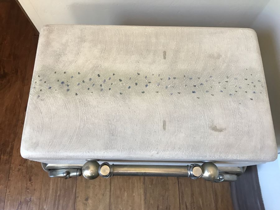 Stylish Storage Box On Metal Stand [Photo 7]