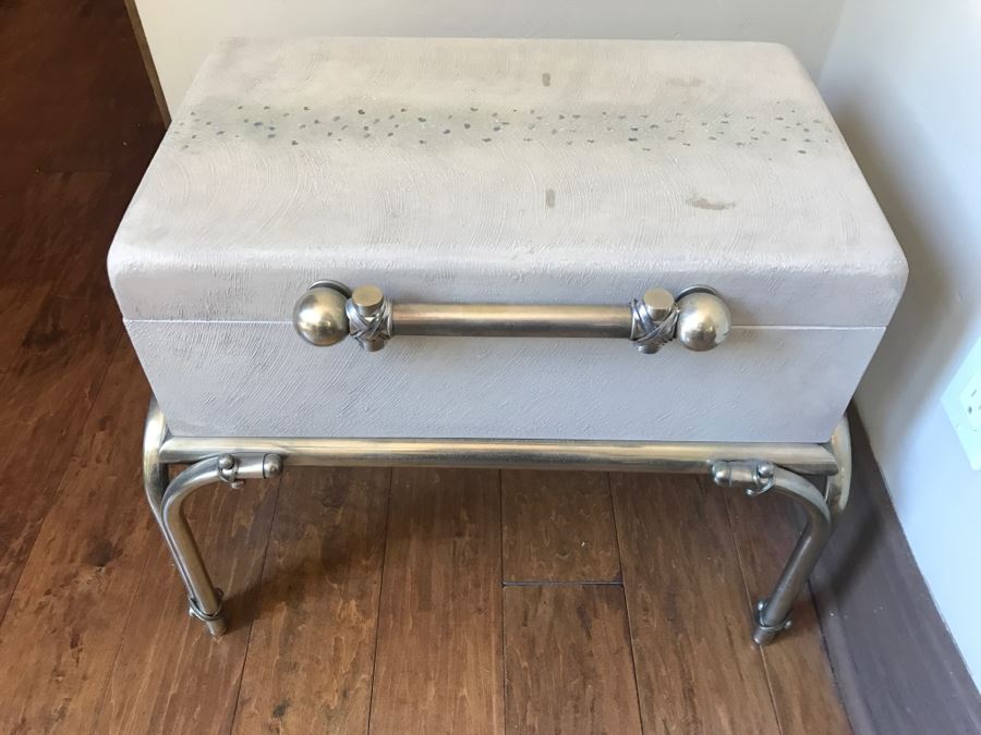 Stylish Storage Box On Metal Stand [Photo 4]