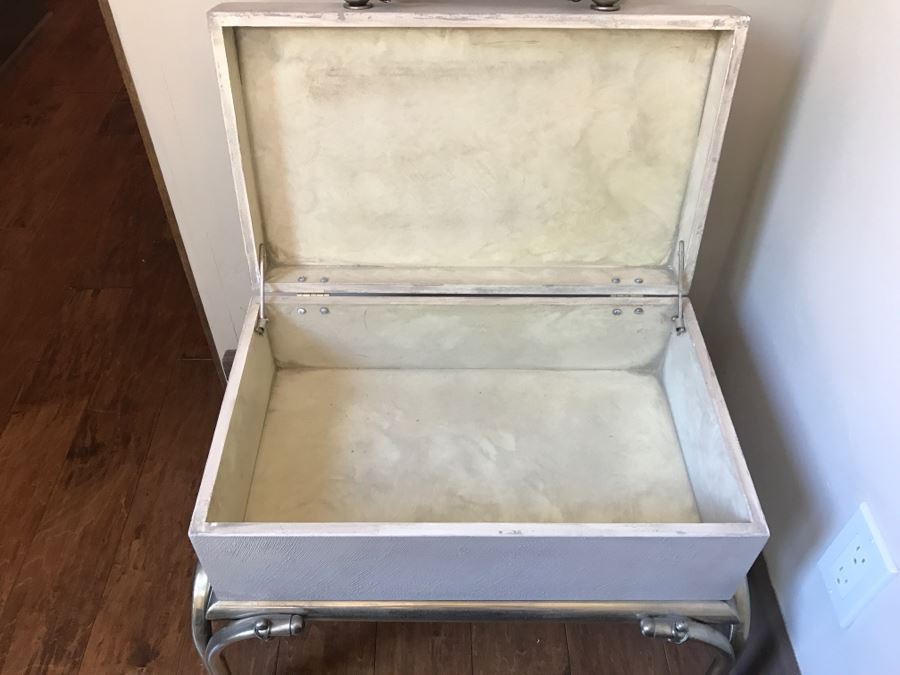 Stylish Storage Box On Metal Stand [Photo 8]