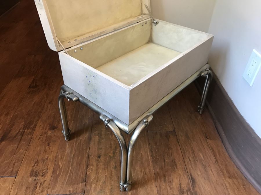 Stylish Storage Box On Metal Stand [Photo 9]