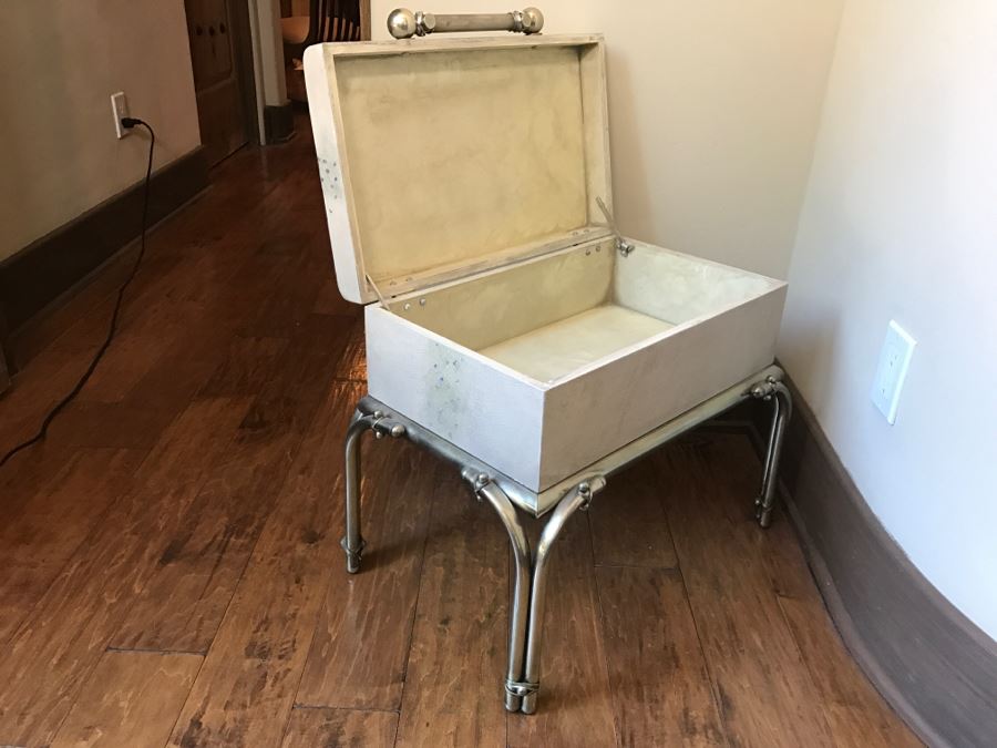 Stylish Storage Box On Metal Stand [Photo 3]