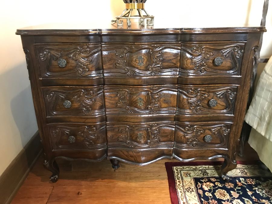 Pair Of Stunning Henredon Four Centuries Wooden Serpentine Front Chest Of Drawers [Photo 18]