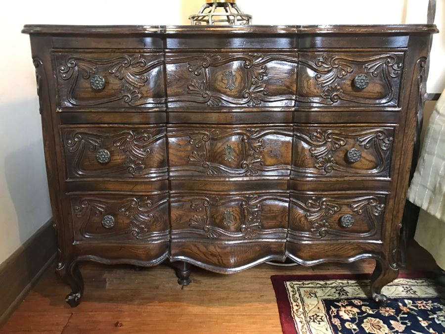 Pair Of Stunning Henredon Four Centuries Wooden Serpentine Front Chest Of Drawers [Photo 19]