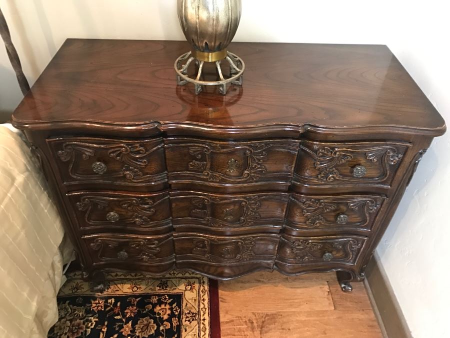 Pair Of Stunning Henredon Four Centuries Wooden Serpentine Front Chest Of Drawers [Photo 8]