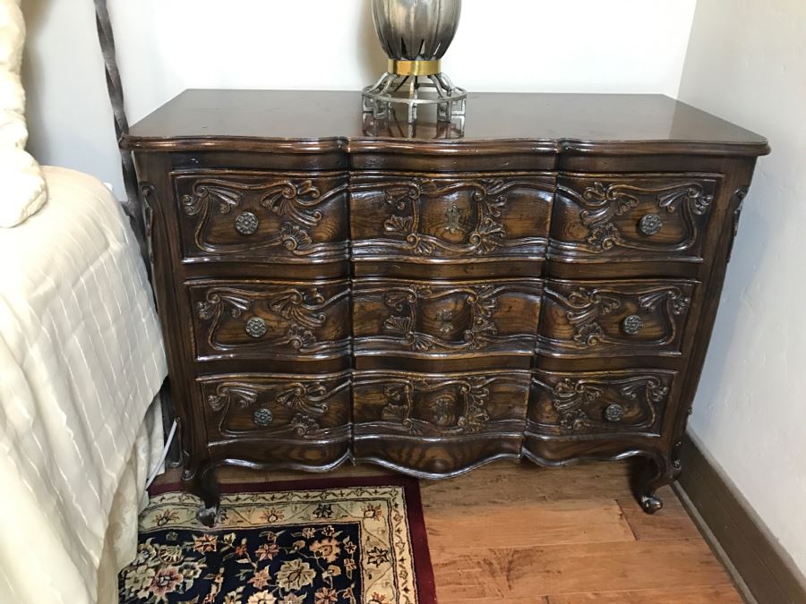 Pair Of Stunning Henredon Four Centuries Wooden Serpentine Front Chest Of Drawers [Photo 6]