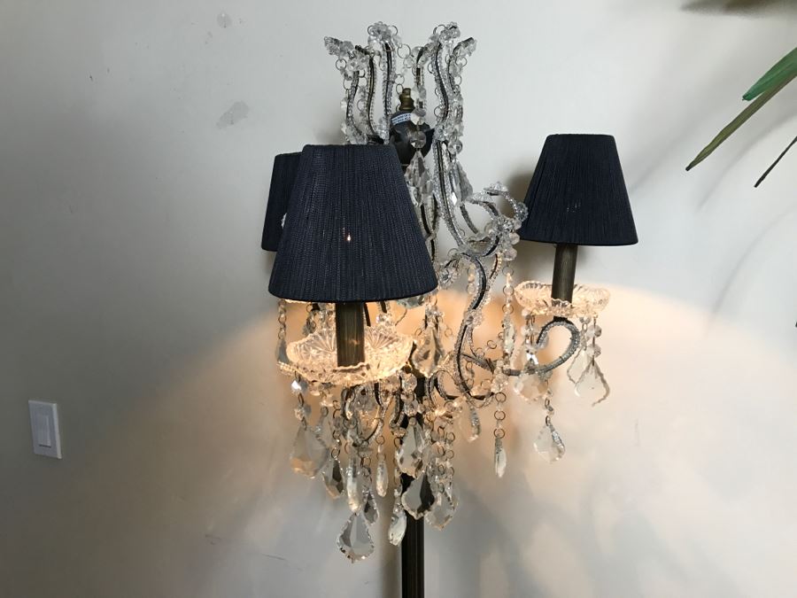 Metal Floor Lamp With Crystal Embellishments [Photo 2]