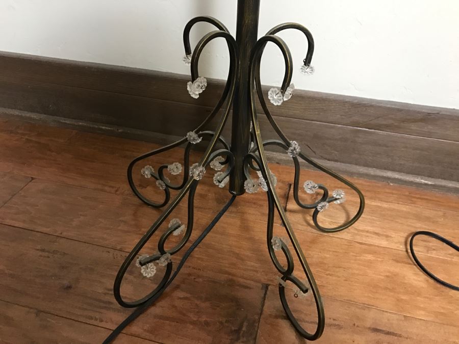 Metal Floor Lamp With Crystal Embellishments [Photo 6]