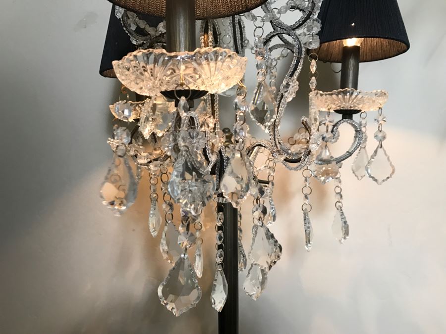 Metal Floor Lamp With Crystal Embellishments [Photo 5]