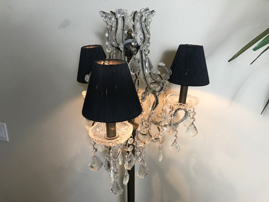 Metal Floor Lamp With Crystal Embellishments [Photo 3]