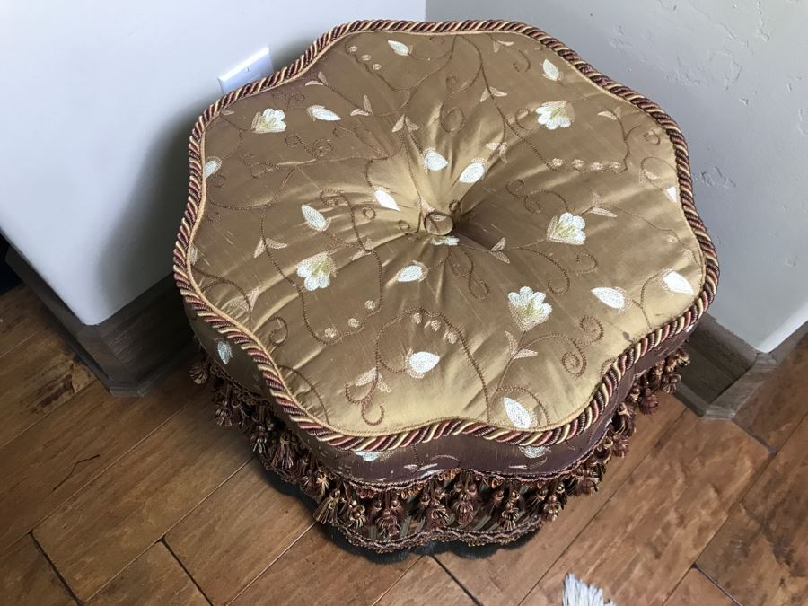 Bombay Co Stool [Photo 4]