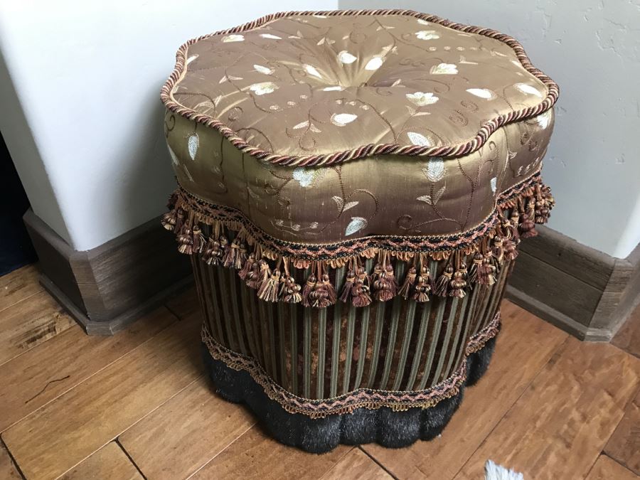 Bombay Co Stool [Photo 3]