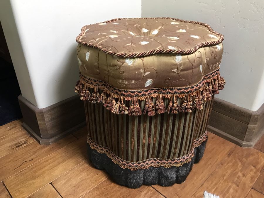 Bombay Co Stool [Photo 1]