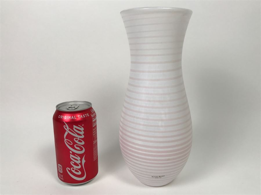 Signed KOSTA BODA Swedish Vase [Photo 1]