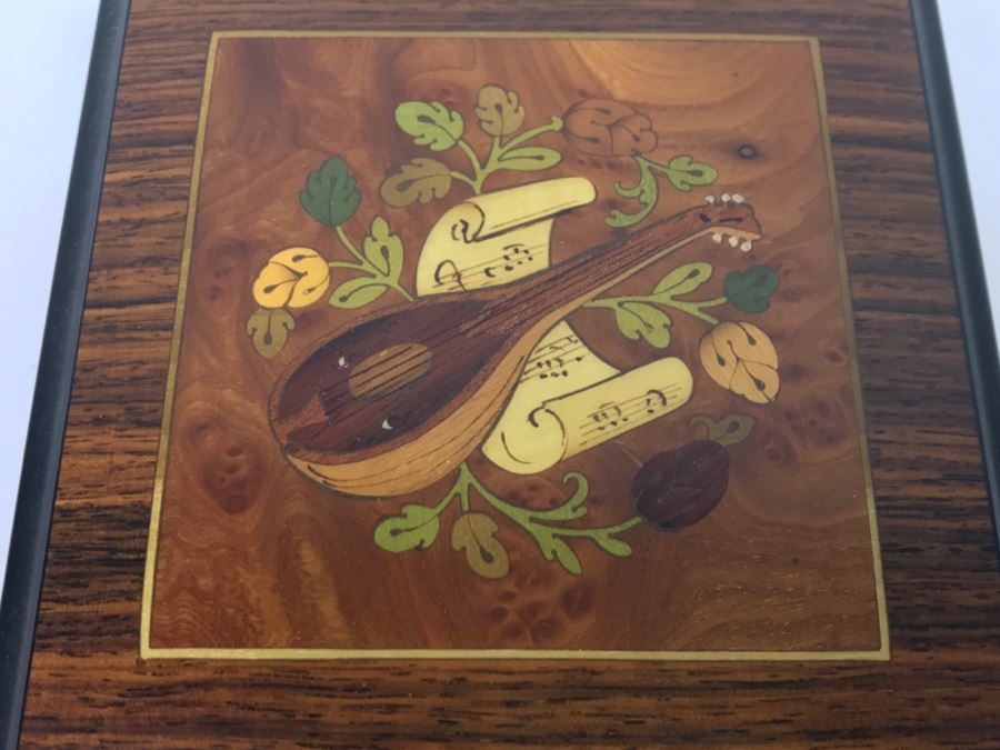 Lockable Sorrento Italian Music Box With Detailed Wooden Inlay Work Reuge Swiss Musical Movement Phantom Of The Opera [Photo 7]