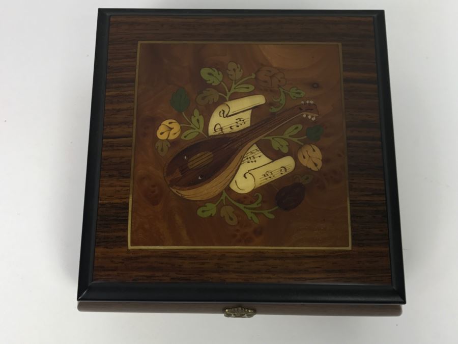 Lockable Sorrento Italian Music Box With Detailed Wooden Inlay Work Reuge Swiss Musical Movement Phantom Of The Opera [Photo 6]