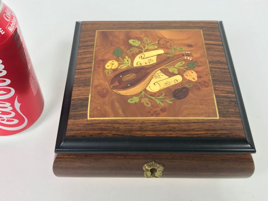 Lockable Sorrento Italian Music Box With Detailed Wooden Inlay Work Reuge Swiss Musical Movement Phantom Of The Opera [Photo 1]