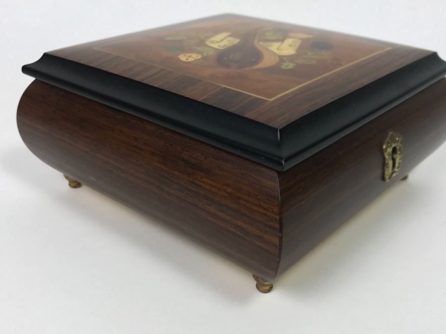 Lockable Sorrento Italian Music Box With Detailed Wooden Inlay Work ...