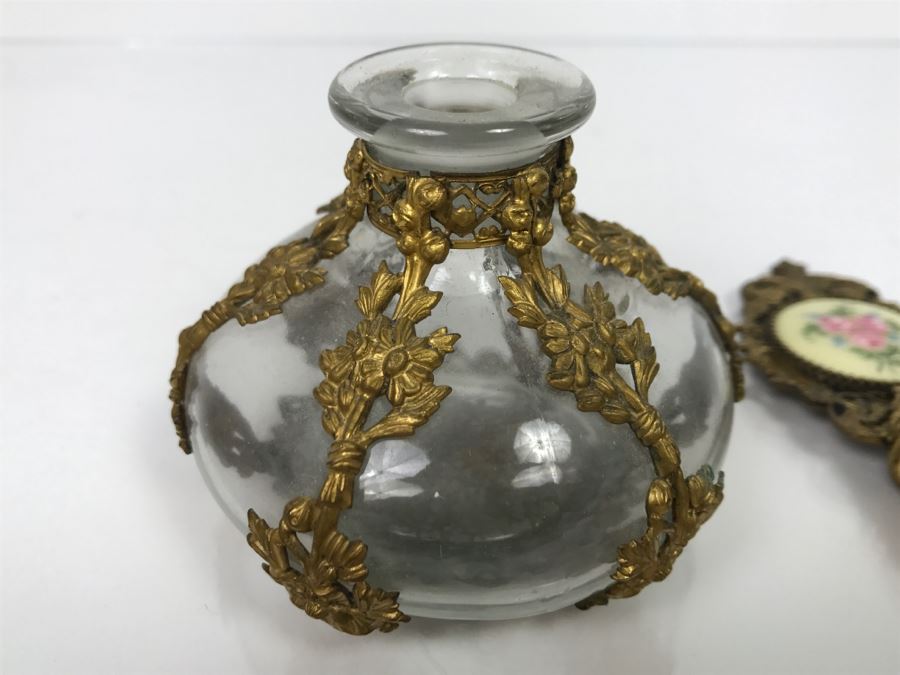 Vintage Vanity Set With Perfume Bottle, Brush And Handheld Vanity Mirror [Photo 14]