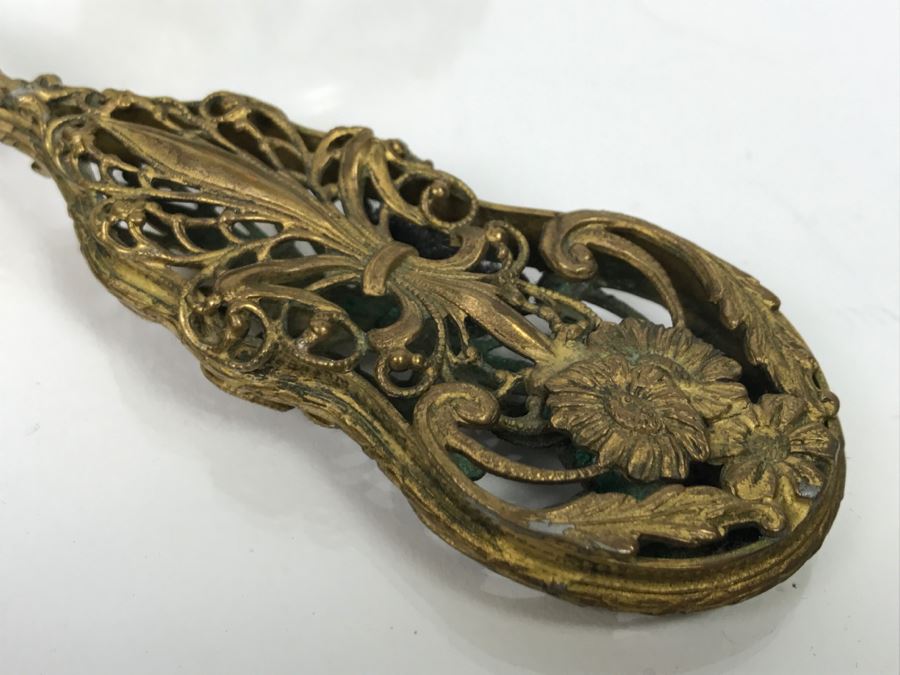 Vintage Vanity Set With Perfume Bottle, Brush And Handheld Vanity Mirror [Photo 10]