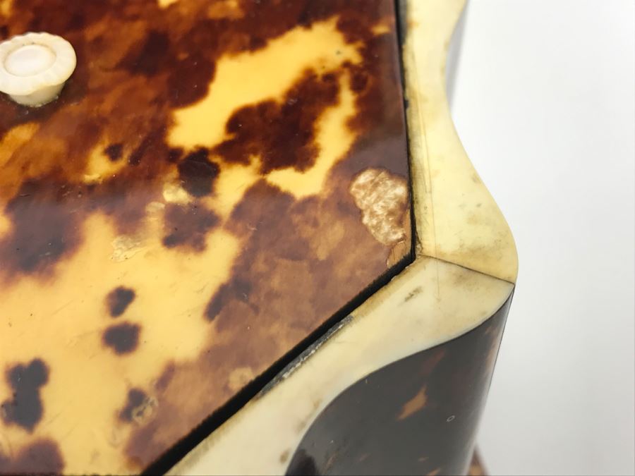Antique Tortoiseshell Tea Caddy Box With Metal Inlay [Photo 30]