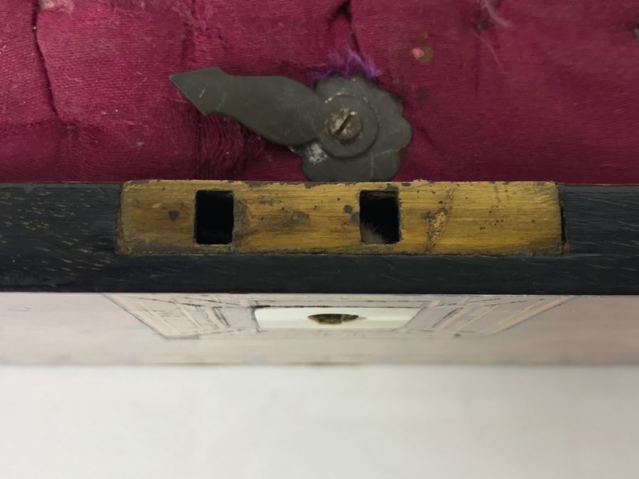 Detailed Antique Walnut Box With Geometric Inlaid Wood And Mother Of Pearl - A Few Suprises Inside [Photo 23]