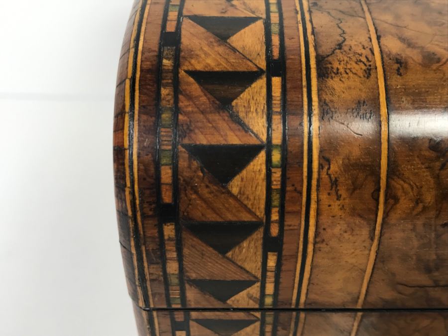 Detailed Antique Walnut Box With Geometric Inlaid Wood And Mother Of Pearl - A Few Suprises Inside [Photo 9]