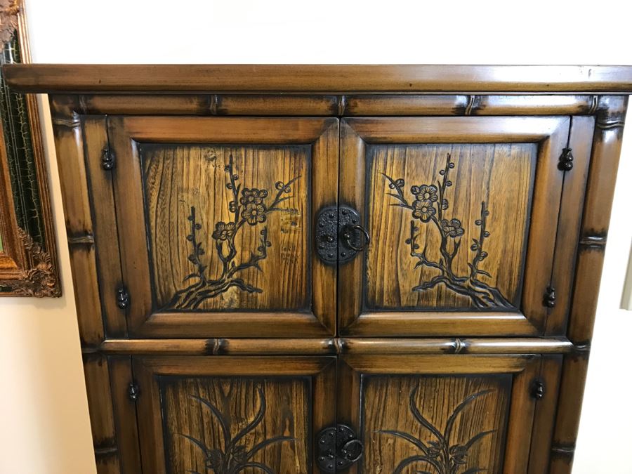 Wooden Chinoiserie 4-Drawer Cabinet Great For A Bar [Photo 5]