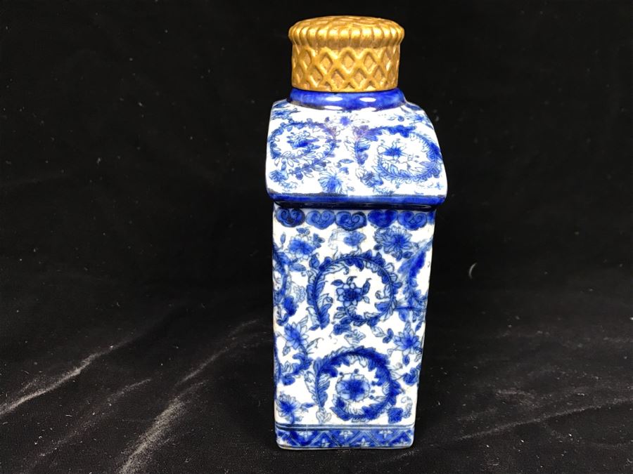 Vintage JUWC Porcelain Blue And White Flask Made In The People Repubic Of China [Photo 8]