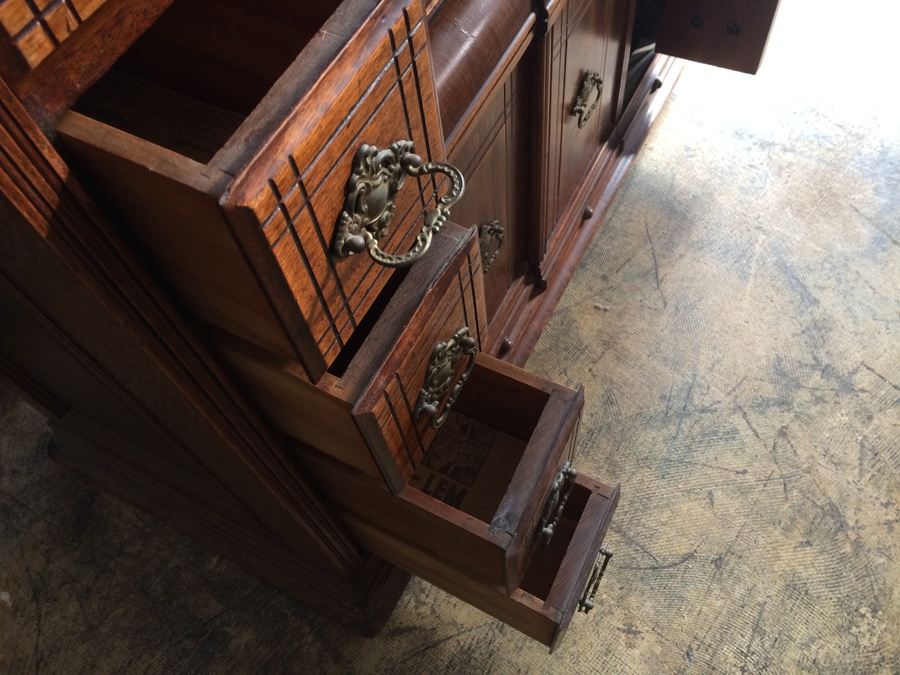 Vintage 1900 SINGER Sewing Machine w/ Cabinet and Manual 27K / 28K [Photo 8]