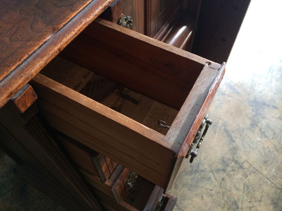 Vintage 1900 SINGER Sewing Machine w/ Cabinet and Manual 27K / 28K [Photo 7]