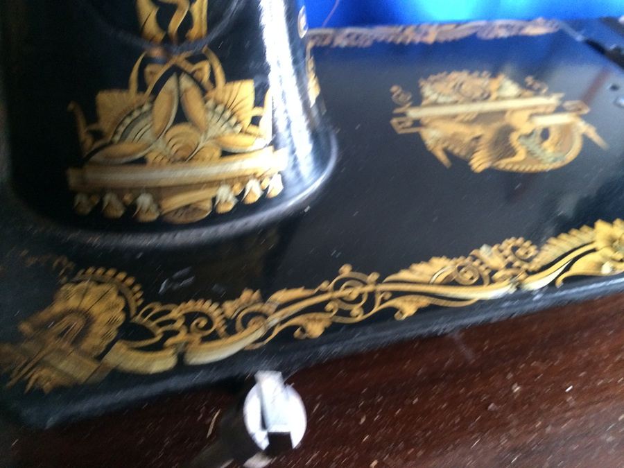 Vintage 1900 SINGER Sewing Machine w/ Cabinet and Manual 27K / 28K [Photo 12]