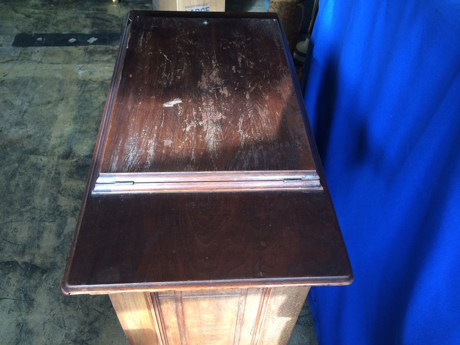 Vintage 1900 SINGER Sewing Machine w/ Cabinet and Manual 27K / 28K [Photo 6]