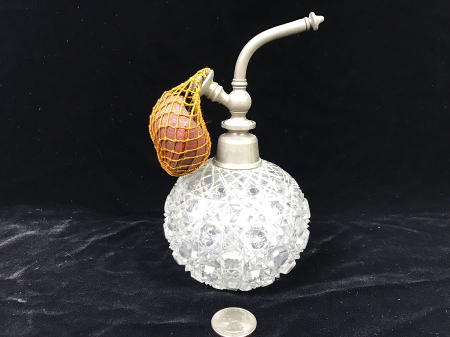 Antique Cut Crystal Perfume Bottle [Photo 1]