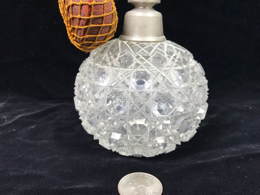 Antique Cut Crystal Perfume Bottle [Photo 2]