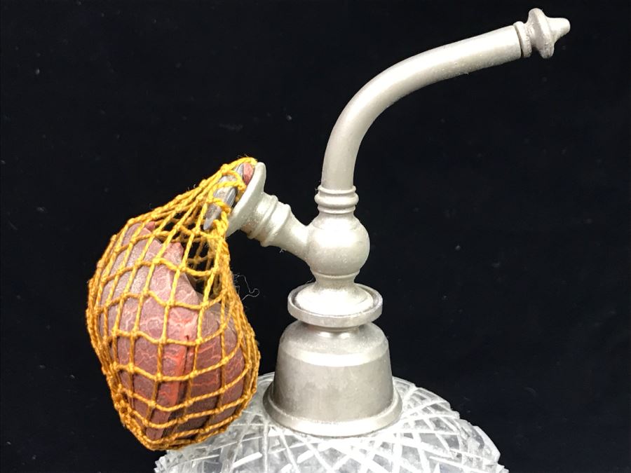 Antique Cut Crystal Perfume Bottle [Photo 5]