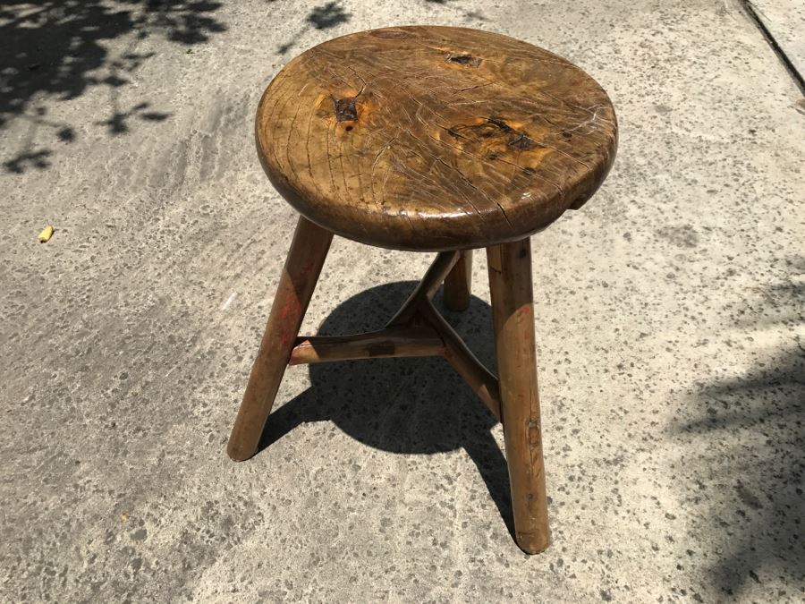 Primitive Wooden 3 Leg Stool [Photo 3]