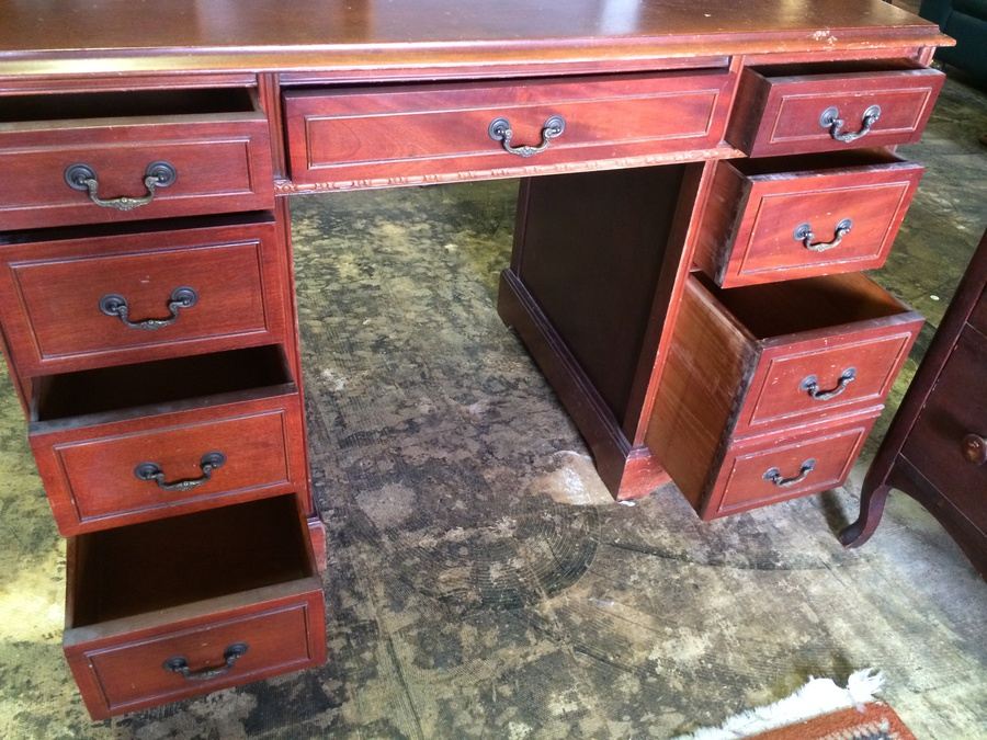 Vintage Desk [Photo 3]