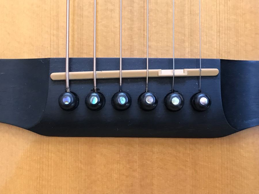 Like New Jean Larrivée Guitar Model OM-10 Rosewood/Sitka With Mother Of Pearl Inlay And Hard Case Made In California, USA Retails For $4,324 [Photo 5]