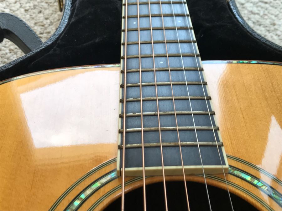 Like New Jean Larrivée Guitar Model OM-10 Rosewood/Sitka With Mother Of Pearl Inlay And Hard Case Made In California, USA Retails For $4,324 [Photo 9]