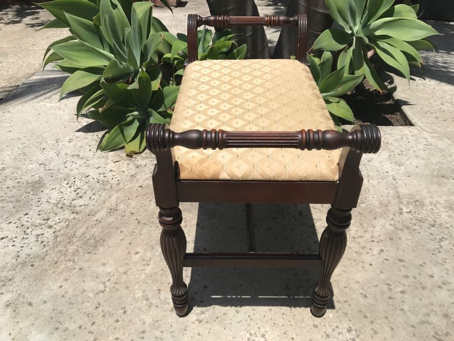 Vintage Bench Stool [Photo 6]