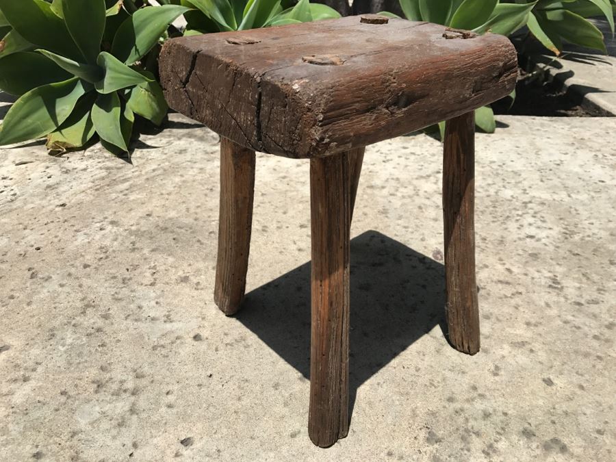 Primitive Handmade Milking Stool [Photo 3]