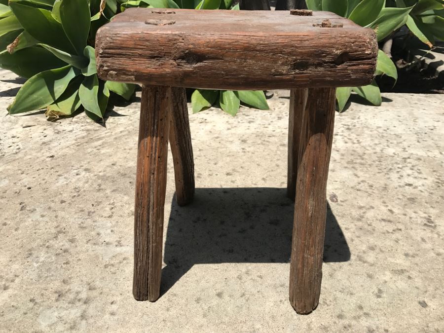 Primitive Handmade Milking Stool [Photo 2]