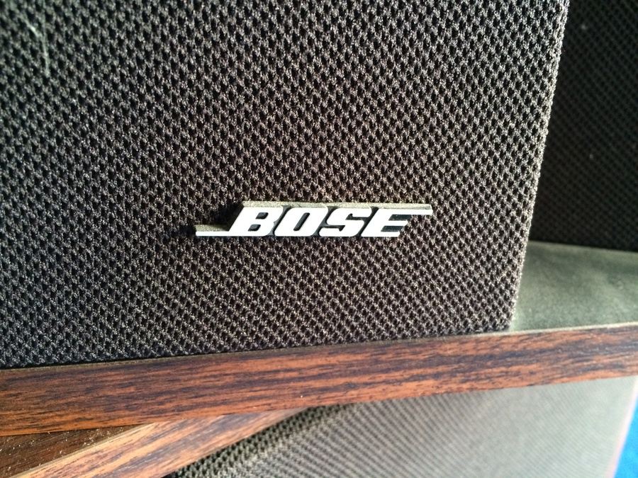 Pair of BOSE Bookshelf Speakers 201 Series II [Photo 2]