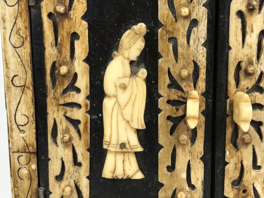 Chinese Wooden Jewelry Box With Bone Carved Embellishments [Photo 6]