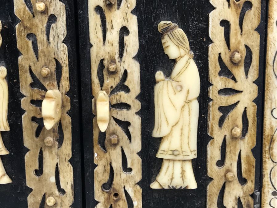 Chinese Wooden Jewelry Box With Bone Carved Embellishments [Photo 7]