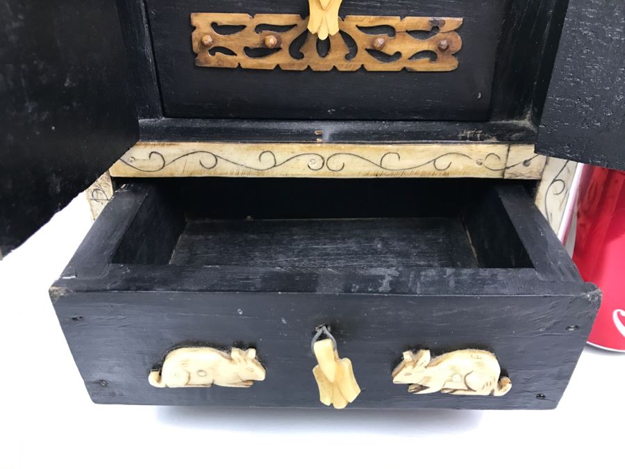 Chinese Wooden Jewelry Box With Bone Carved Embellishments [Photo 12]