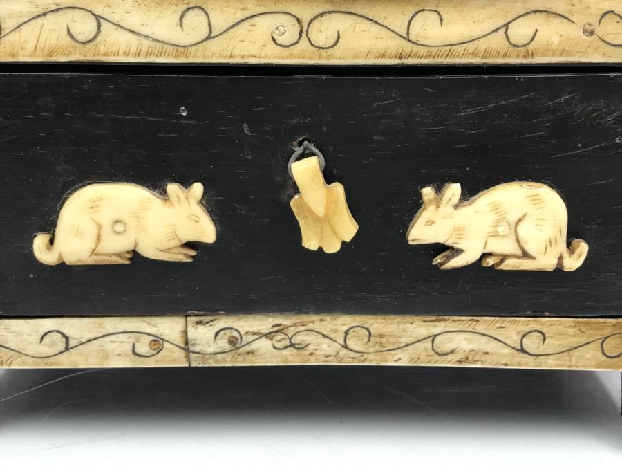Chinese Wooden Jewelry Box With Bone Carved Embellishments [Photo 9]