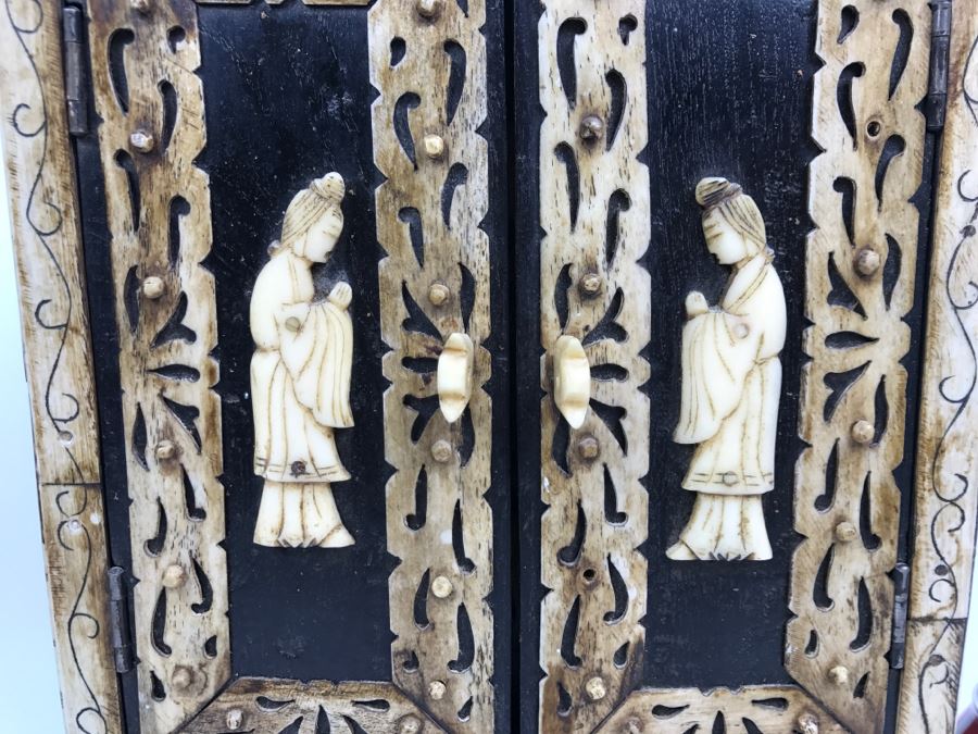 Chinese Wooden Jewelry Box With Bone Carved Embellishments [Photo 5]