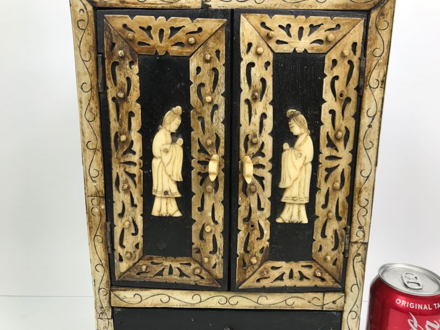 Chinese Wooden Jewelry Box With Bone Carved Embellishments [Photo 4]